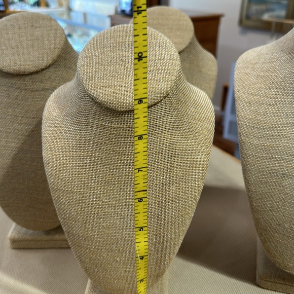 Five linen necklace displays - Picture 4 of 6